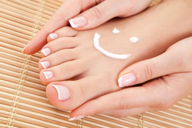 taking care of the skin of the feet prevents the development of fungus